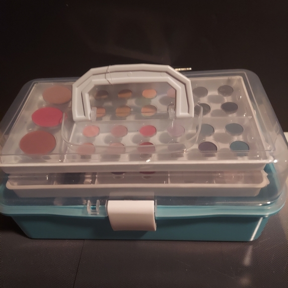 Claire's Eye Shadow Makeup kit new with tags Caboodle style storage box - Picture 4 of 6